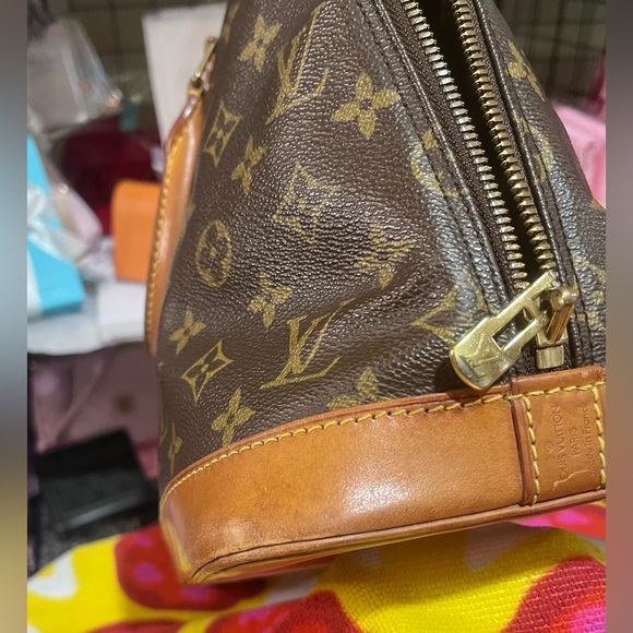 Louis Vuitton Alma in Beautiful Condition! - Picture 6 of 15